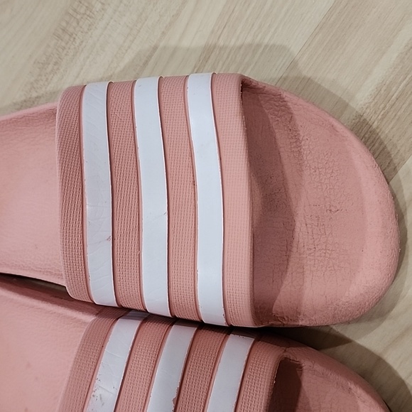 Adidas peach slides size 6 - Picture 3 of 7